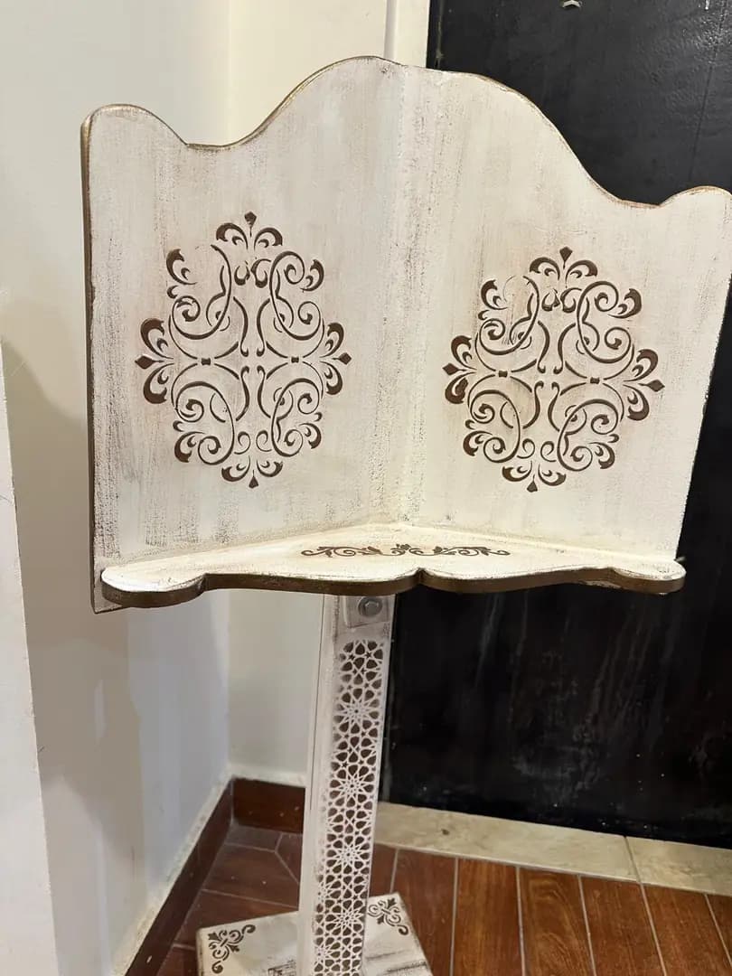 Standing Quran Rest